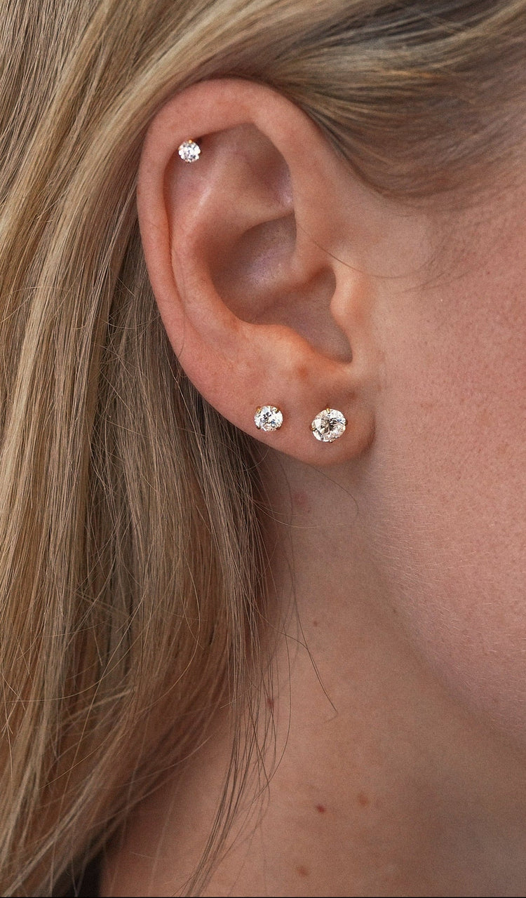 Model wearing Tinilux earrings