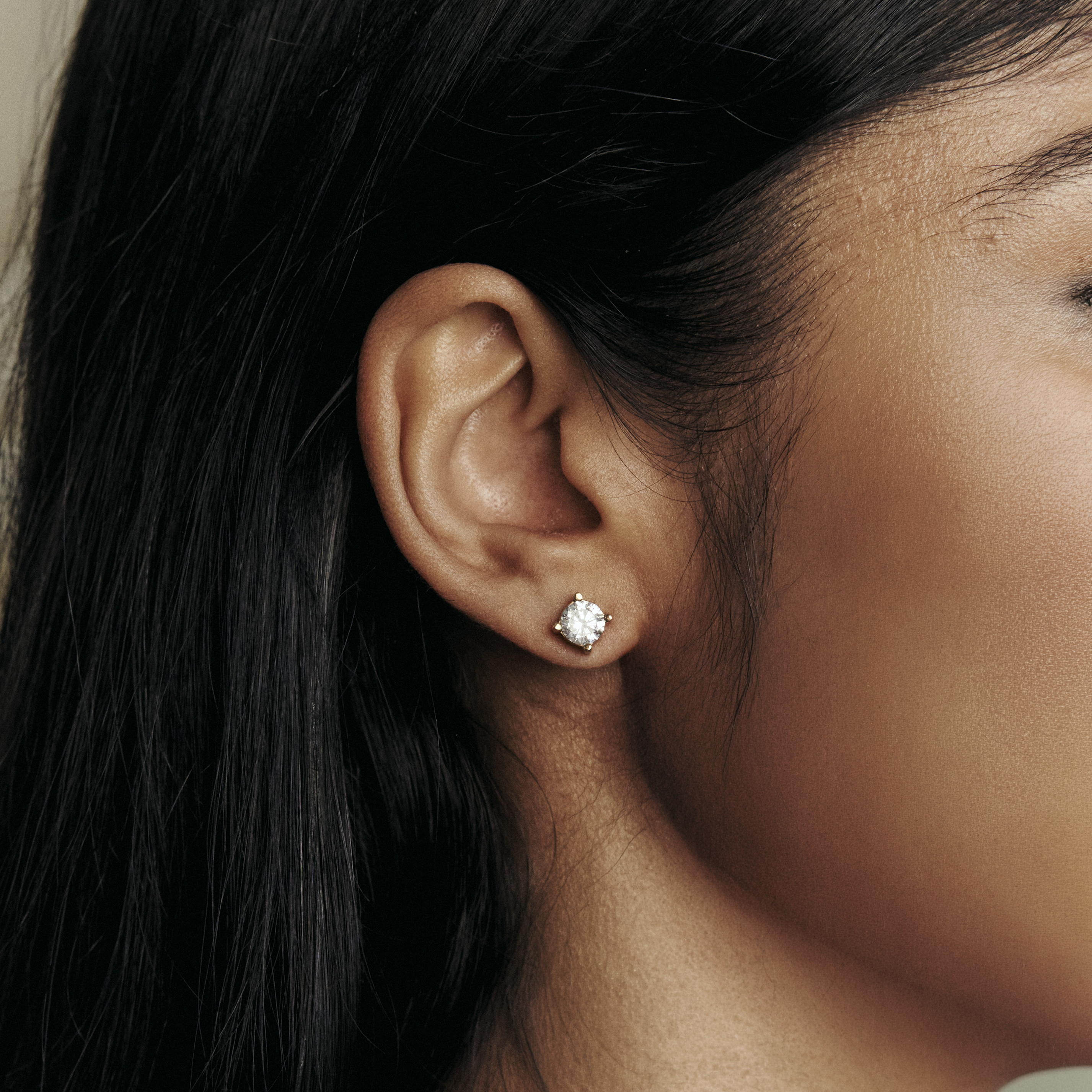 Model wearing Tinilux earrings