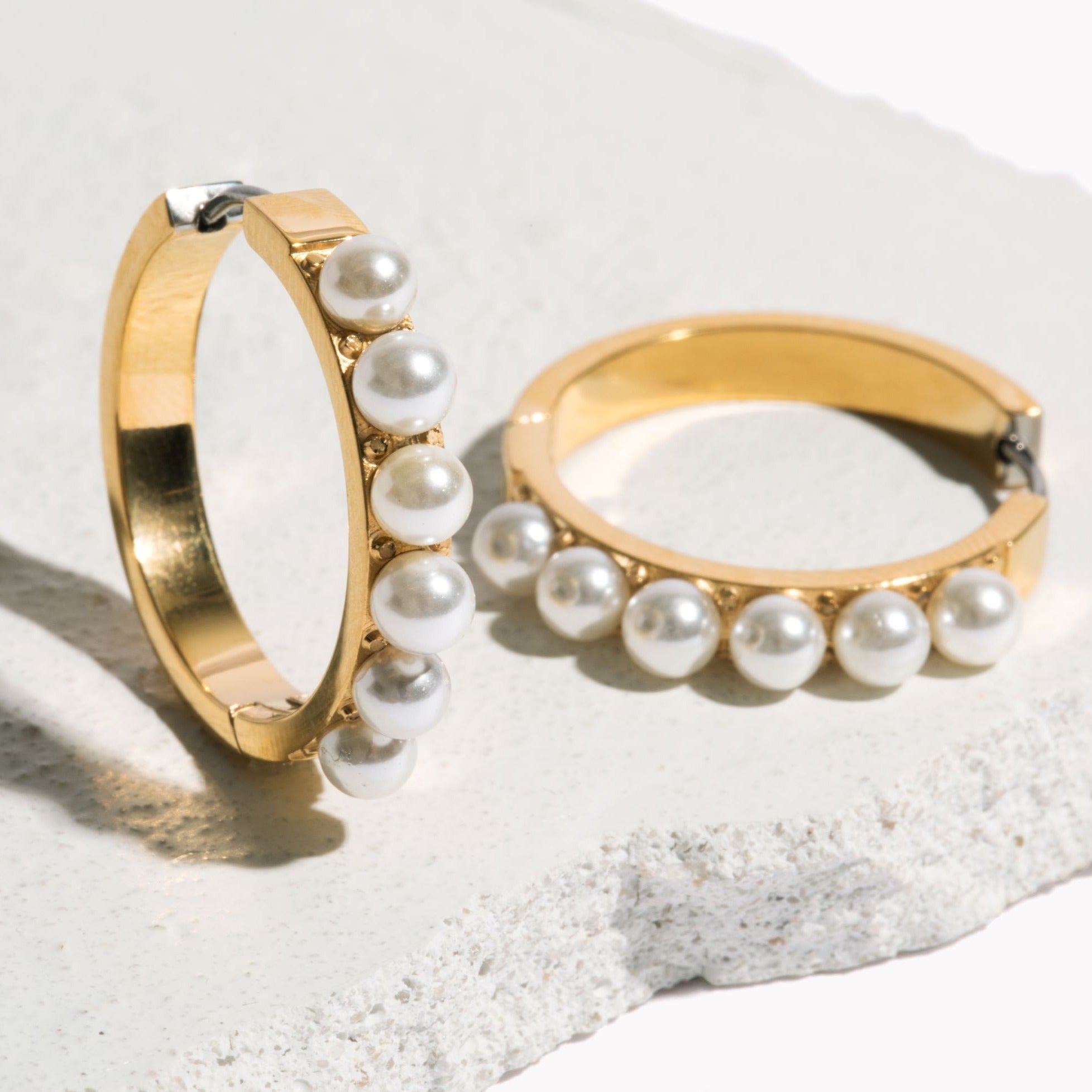 gold hypoallergenic pearl bridal hoop earrings ||TLEHAbglG